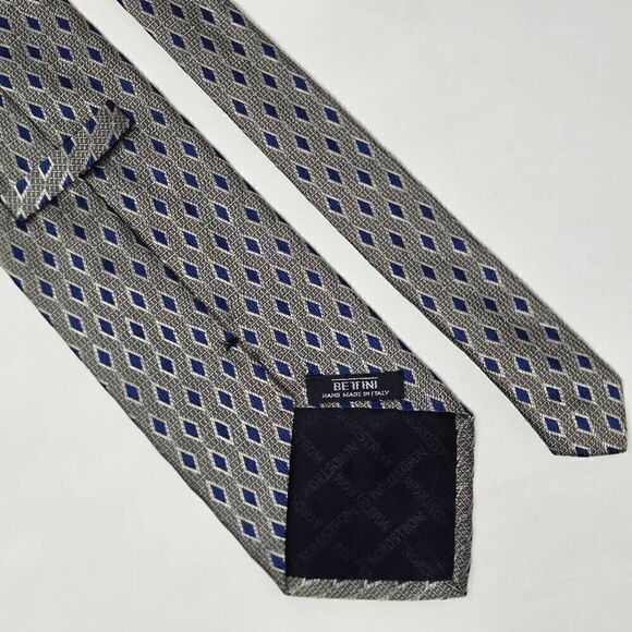 BETTINI HAND MADE SILK TIE SILVER GRAY BLUE DIAMONDS TEXTURED 3.75" X 57" - Picture 2 of 2